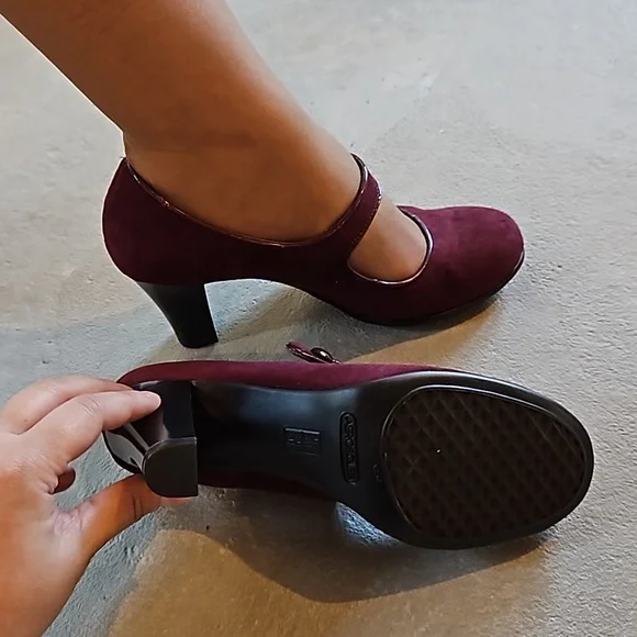 Brand New Aerosoles Burgundy suede heels with strap - Picture 3 of 6